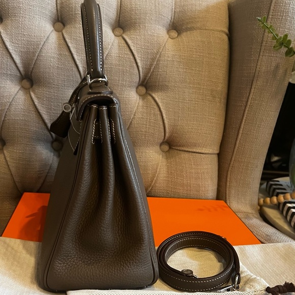 ❌SOLD❌Kelly 28 Etoupe with PHW 
Togo leather Stamp R Square 2014 - Picture 5 of 16